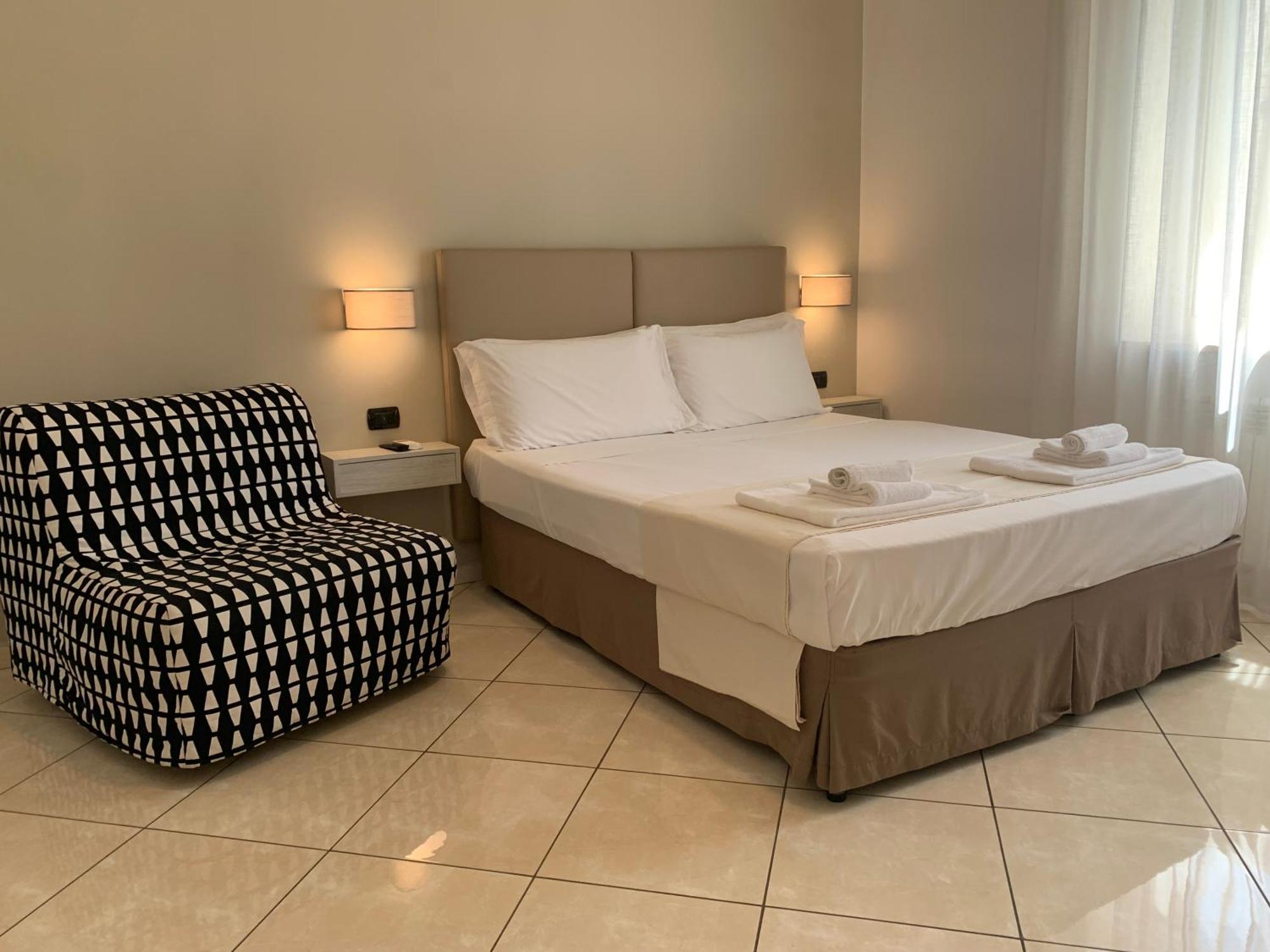 Tuanis Hotel เนเปิลส์ ภายนอก รูปภาพ